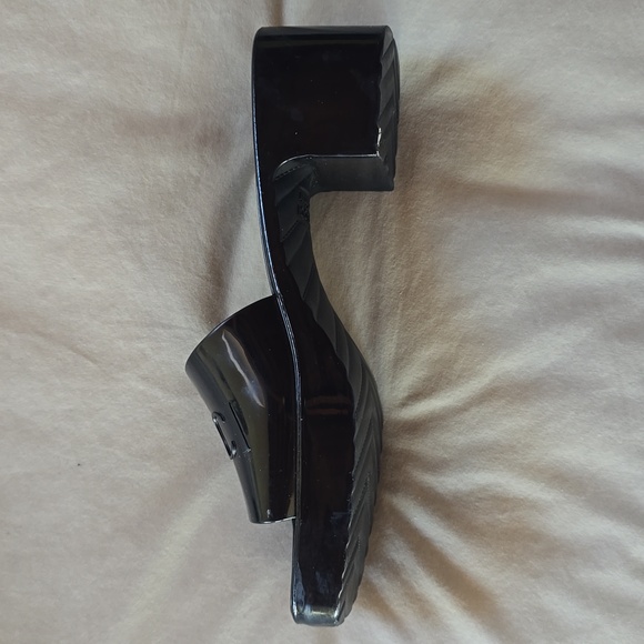 Gucci Logo Platform Rubber Slide Sandals - Picture 5 of 5